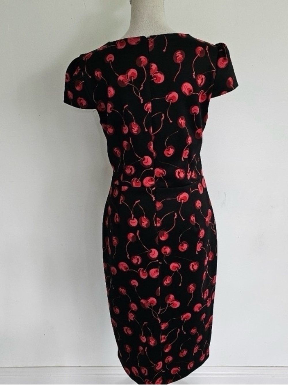 🍒 Betsey Johnson Black Cherry Print Bodycon Rockabilly Sheath Dress Size 8 🍒 - Picture 4 of 7